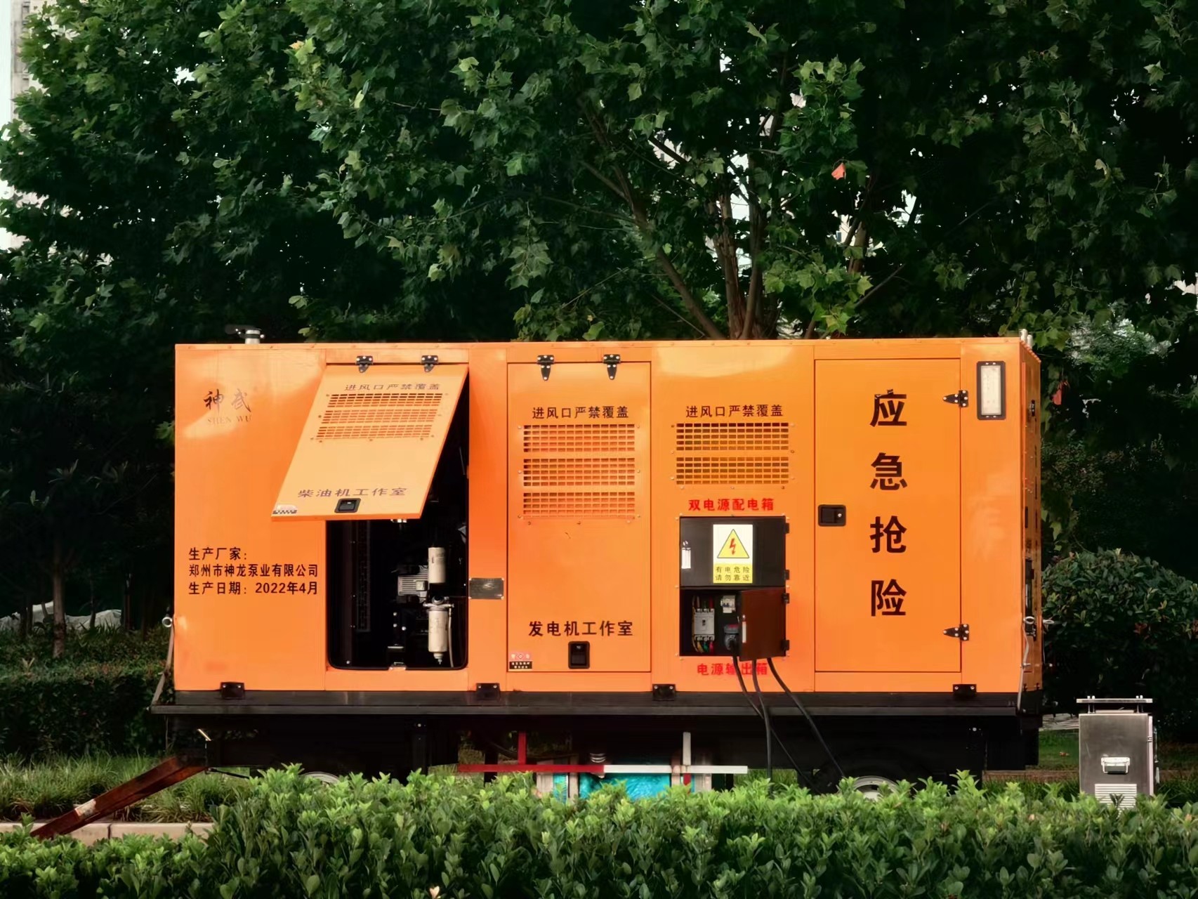 雨季来临,神龙大流量排水单元坚守在易积水路段